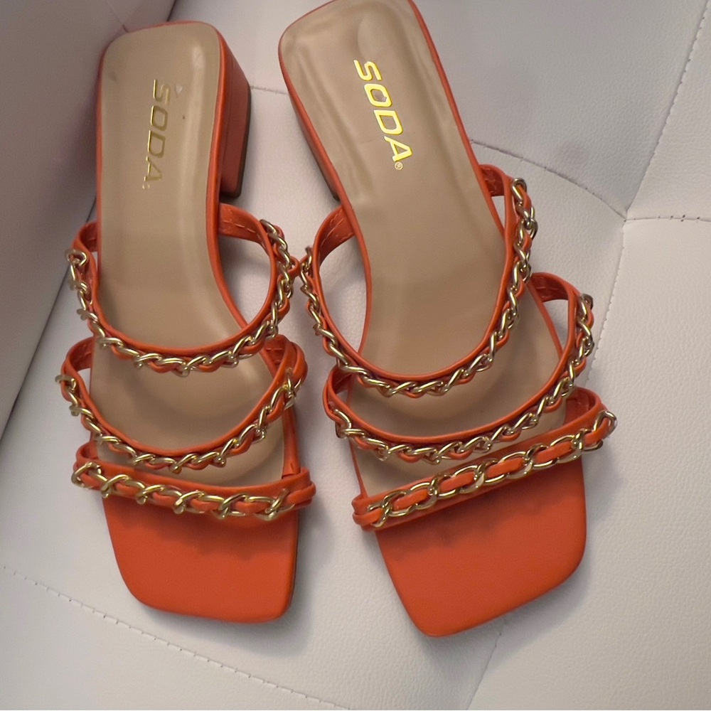 Soda sandals